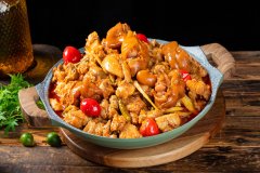 流河火锅鸡加盟费用是总店挣钱的吗？流河火锅鸡加盟的优势分享